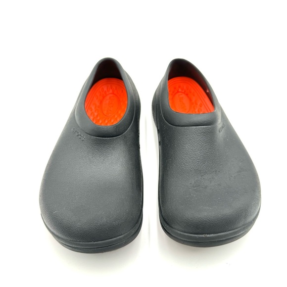CROCS ON THE CLOCK LITERIDE™ SLIP RESISTANT WORK SLIP-ON size 8 SMALL fit like a - Picture 3 of 8